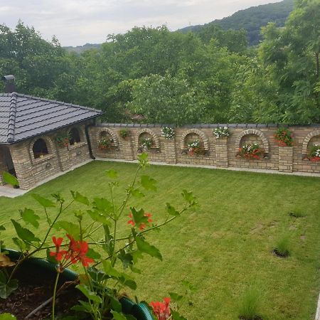 Apartmani Kruna Vrdnik Exterior photo